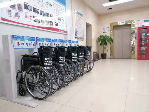 Je sdílený manuální invalidní vozík populární? Kde je k dispozici?